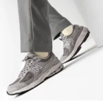 کفش روزمره نیوبالانس مدل 2002RC